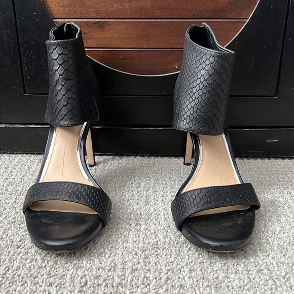 LOVIN ANKLE CUFF HEELS BY GIANNI BINI - Picture 2 of 5